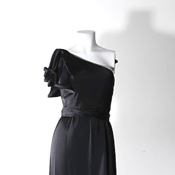 BCBG black dress with shoulder detail-‘Mel’ NWT 2 - Picture 2 of 6